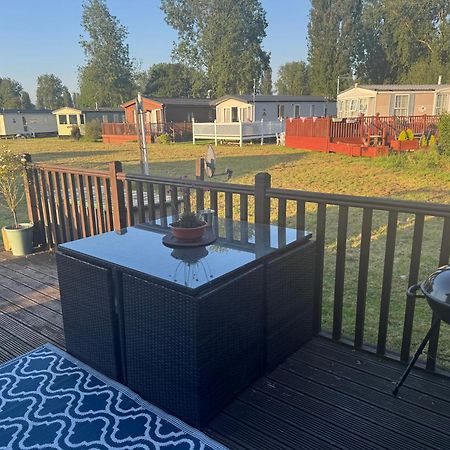 Beautiful 2 Bedroom Caravan On Billing Aquadrome Northampton Bagian luar foto