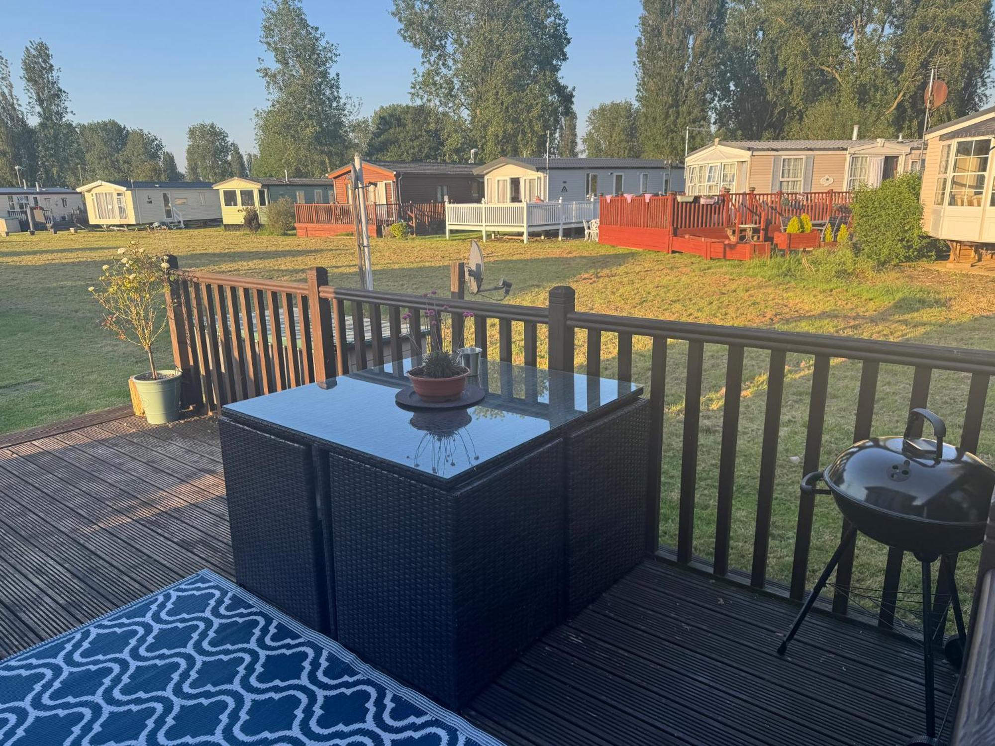 Beautiful 2 Bedroom Caravan On Billing Aquadrome Northampton Bagian luar foto