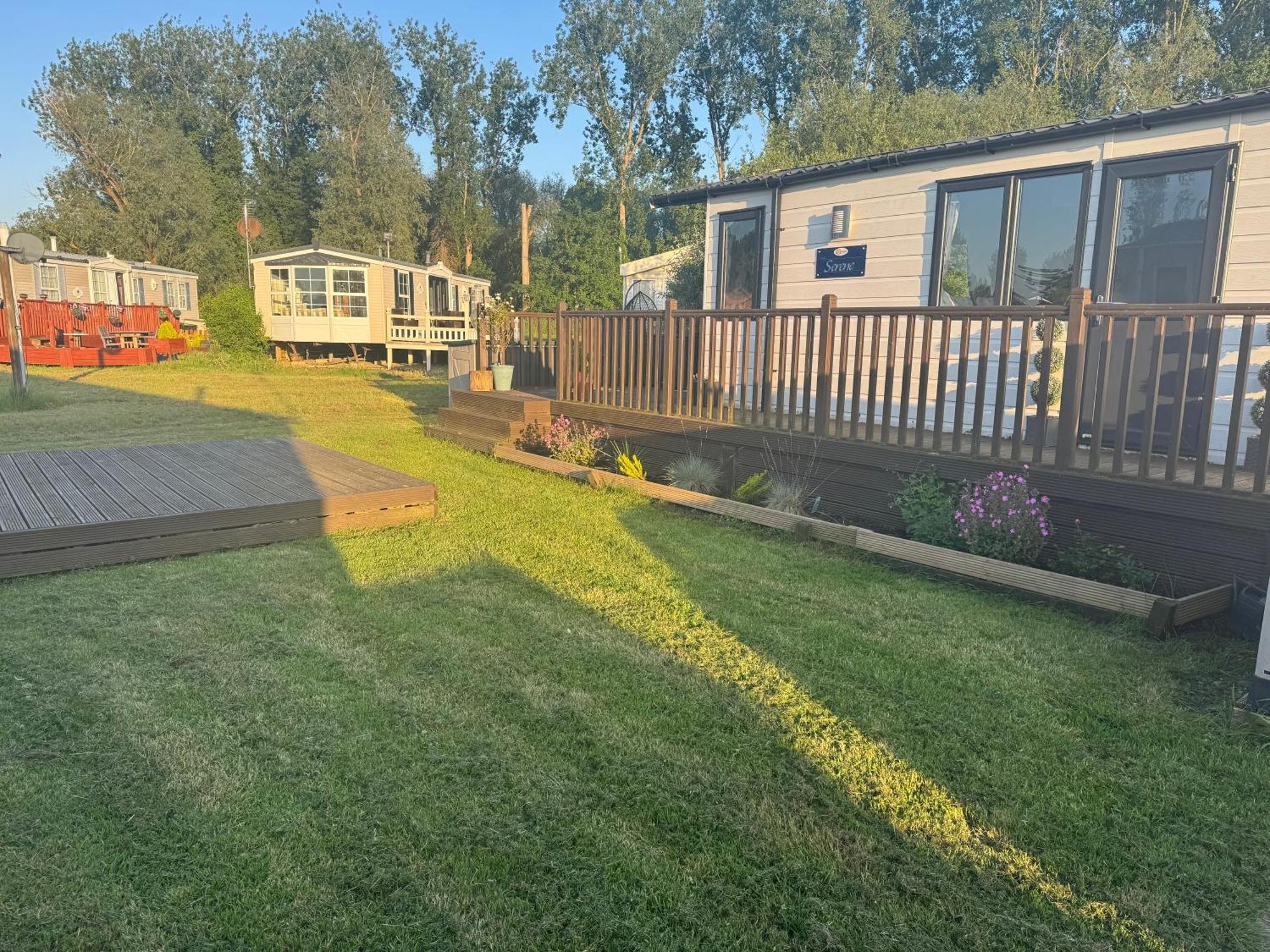 Beautiful 2 Bedroom Caravan On Billing Aquadrome Northampton Bagian luar foto